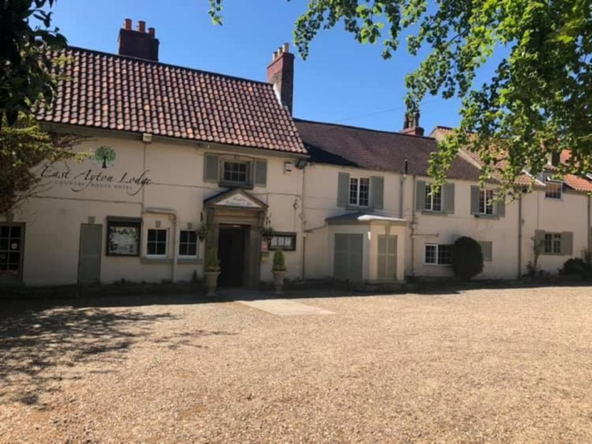 East Ayton Lodge Hotel, Scarborough Buitenkant foto